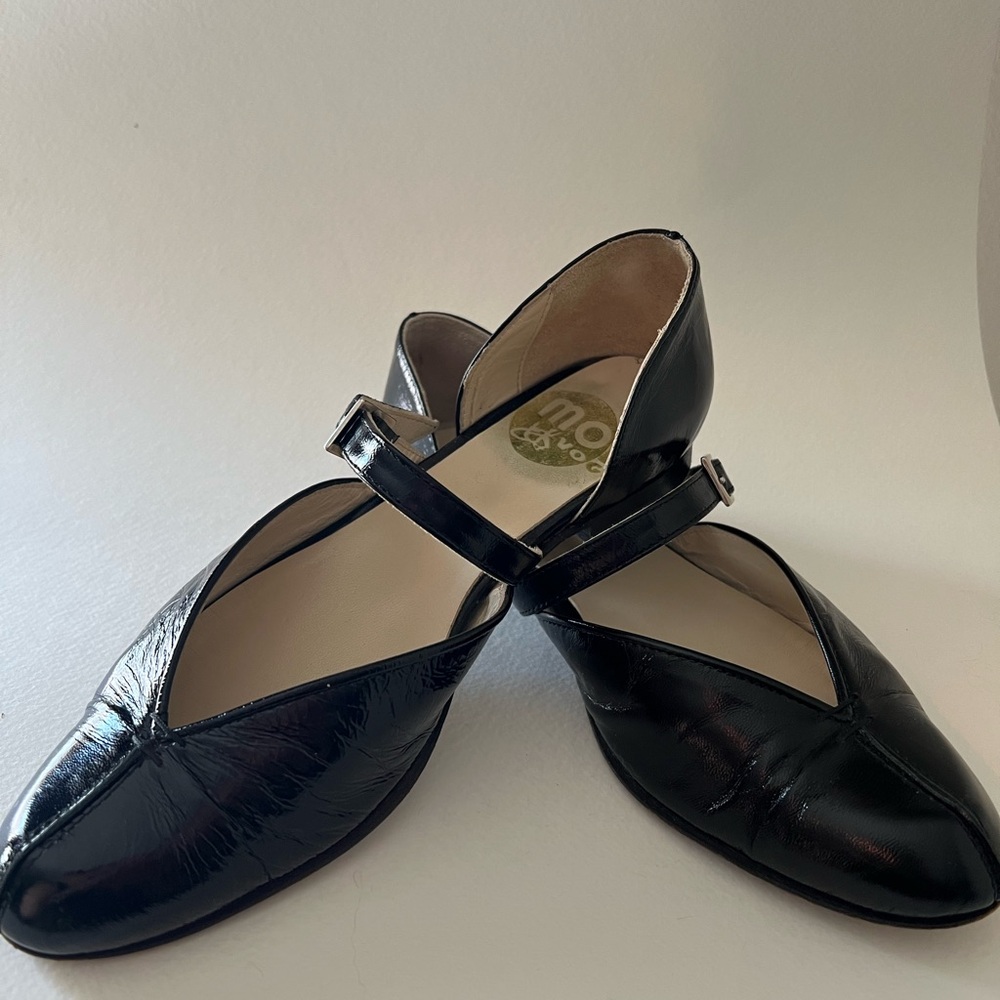 John Fluevog SIZE 6, black patent leather flats.